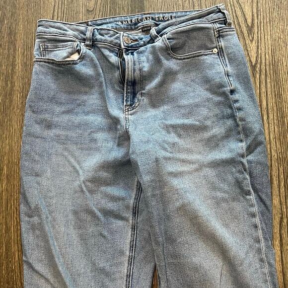 American Eagle Womens Mom Jeans Mid Rise Denim Stretch Light Wash Blue Size 10 - Picture 3 of 12